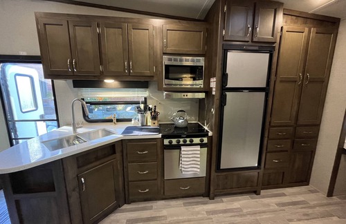Regional District of Nanaimo House | 5th Wheel Glamping by the Ocean