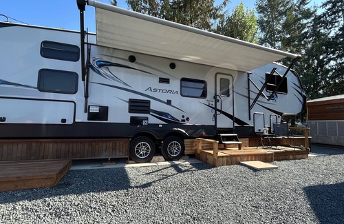 Regional District of Nanaimo House | 5th Wheel Glamping by the Ocean