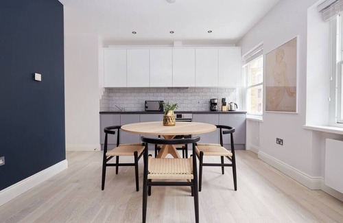 Holborn and Covent Garden Apartment | 5VH Virginia House Cool Interiors in Bloomsbury 2 Double Beds sleeps 4