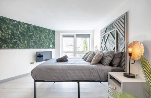 East Acton Apartment | 5WJB - Spacious 1 Bed Flat in London