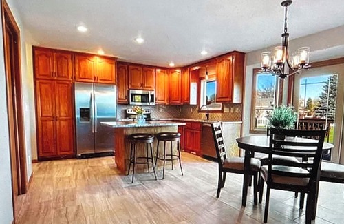 De Pere House | 6.5 miles from Lambeau Field! 3 bedrooms with 3.5 bath.