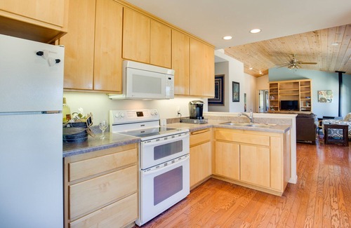 Santa Ynez House | 6 Acre Private Pet Friendly 2 bedroom home w mountain views, quiet surroundings.