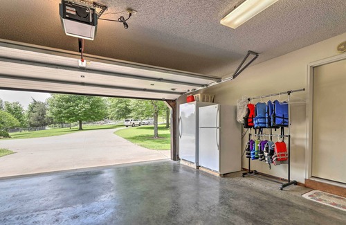 Rogers House | 6-Acre Rogers Retreat w/ Ramps on Beaver Lake!