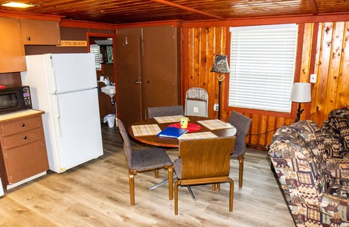 Houghton Lake Cabin | 6 Amazing Cabins Just Steps Away from the Lake