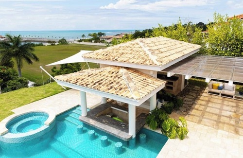 El Palmar Villa | 6 bdr + 7 bthr Villa with Private pool/garden and sunroom🌷🌞/near the beach 🌅 🌊 👙
