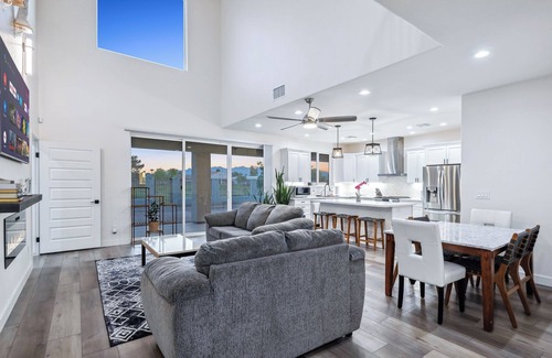 Bullhead City House | 6 BDR Modern Home w/River & Beach Access!
