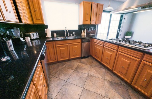 Las Vegas Villa | 6 BDR Villa w/Pool Near The Strip for Big Groups.
