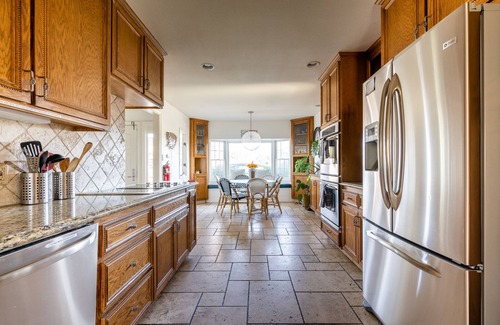 San Martin House | 6 bdrm Farmhouse Estate with pool, bocce, pickle ball, hot tub & more!