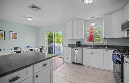 Eastward Look House | 6 Bed 3 Bath; pets welcome; private yard; outdoor shower; 3 kings 3 queen beds