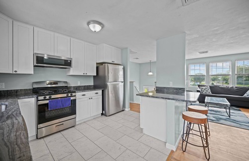 Eastward Look House | 6 Bed 3 Bath; pets welcome; private yard; outdoor shower; 3 kings 3 queen beds