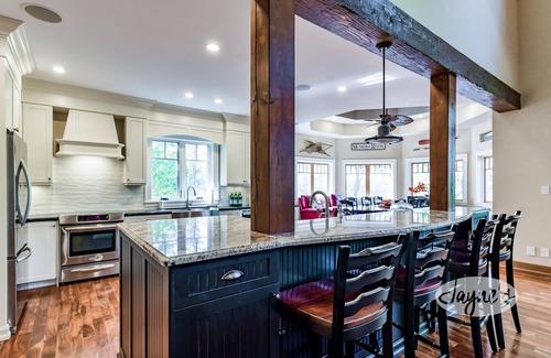 Gravenhurst Cottage | 6 bed 4 bath cottage on Lake Muskoka, Private, Boathouse, Hot tub!