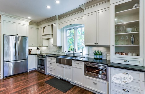 Gravenhurst Cottage | 6 bed 4 bath cottage on Lake Muskoka, Private, Boathouse, Hot tub!