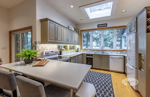 Port Carling Cottage | 6 bed 5 bath cottage on Lake Muskoka