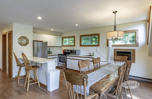 Port Carling Cottage | 6 bed 5 bath cottage on Lake Muskoka