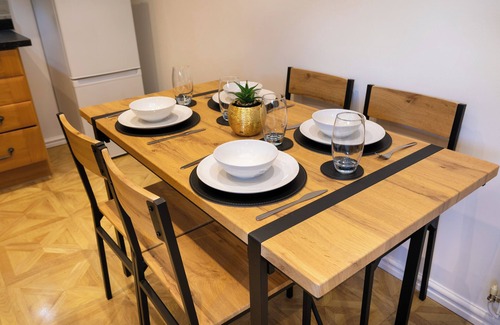 Peterborough House | 6-Bed Contractor House | Long Stay Discounts | WiFi, Driveway Parking, Smart TV