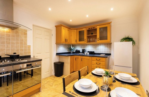 Peterborough House | 6-Bed Contractor House | Long Stay Discounts | WiFi, Driveway Parking, Smart TV