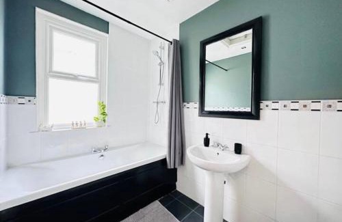 Uplands House | 6 bed house in Uplands