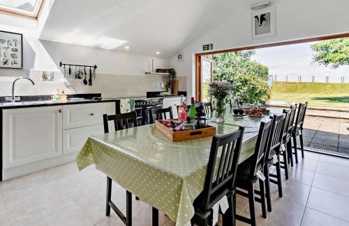 Bideford House | 6 bed in Buckland Brewer 75553