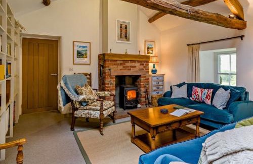 Martindale House | 6 Bed in Martindale 95344