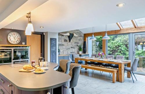 Honley House | 6 Bed in Slaithwaite 93984