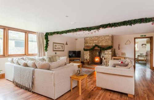 Witney House | 6 Bed in Woodstock CC028