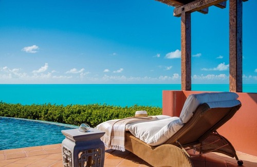 Venetian Road Settlement Villa | 6 Bedroom Villa - Beachfront Alcove - Turks & Caicos