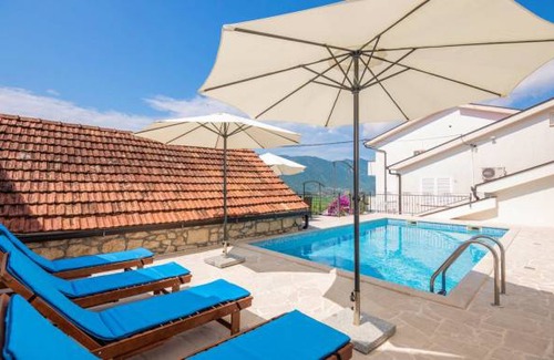 Veliki Prolog House | 6 bedroom accommodation in Veliki Prolog