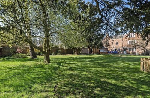 King's Lynn Cottage | 6 bedroom accommodation in Tilney All Saints, near King&rsquo;s Lynn