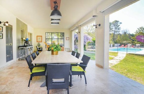 Aubais House | 6 bedroom accommodation in Aubais