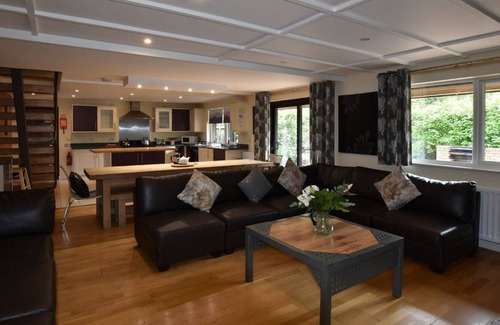 Farley House | 6 bedroom accommodation in Oakamoor