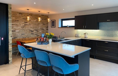 Middleton-on-Sea Cottage | 6 bedroom accommodation in Elmer