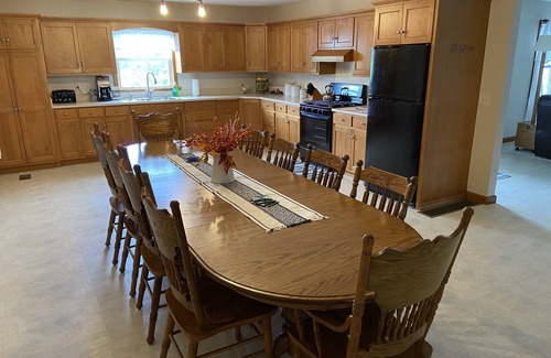Sugarcreek House | 6-bedroom Amish homestead with woods & pond offering fishing/boating