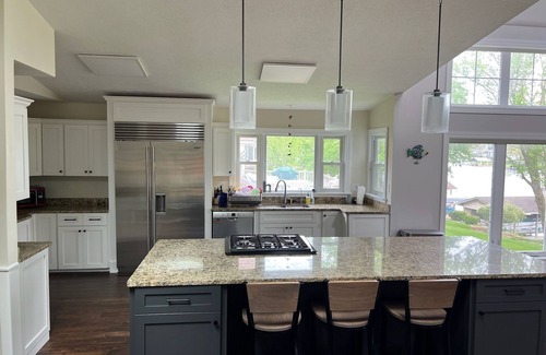 Howard House | 6 Bedroom Apple Valley Lakefront with Hot Tub Perfect for Large Families