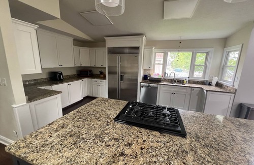 Howard House | 6 Bedroom Apple Valley Lakefront with Hot Tub Perfect for Large Families
