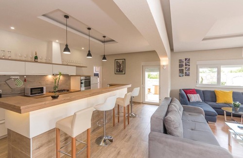 Bilisane House | 6 bedroom awesome home in Bilisane