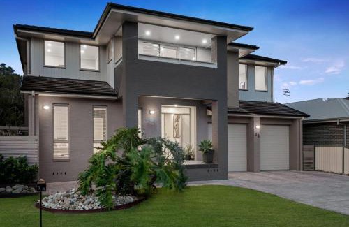The Entrance North House | 6 Bedroom Beach & Lake Oasis
