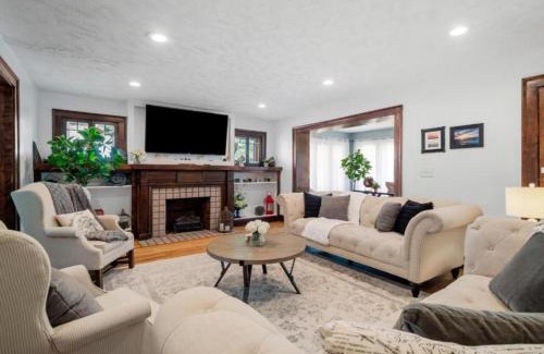 Cleveland House | 6 Bedroom Entire Duplex for Large Groups