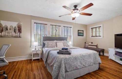 Cleveland House | 6 Bedroom Entire Duplex for Large Groups