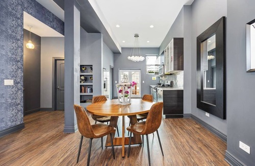 Bronzeville House | 6 Bedroom Guest House
