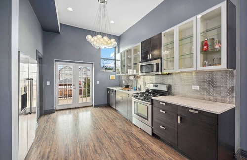 Bronzeville House | 6 Bedroom Guest House