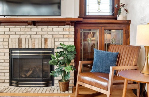 Bay View Apartment | 6 Bedroom Home I Bay View I Milwaukee