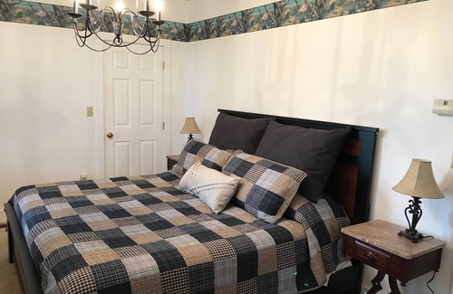 Sandusky Other | 6 Bedroom Homestead, 9 miles from Cedar Point coasters