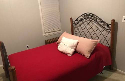 Sandusky Other | 6 Bedroom Homestead, 9 miles from Cedar Point coasters