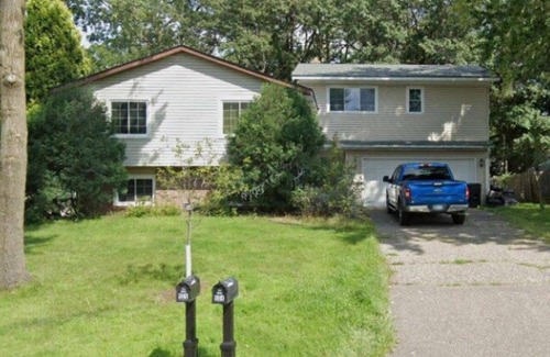 Maplewood House | 6-bedroom house in Maplewood
