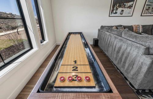 Park City House | 6-Bedroom House, Sleeps 25, Tesla Friendly, New Build Near PCMR, Rooftop Spa