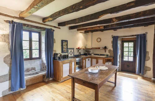 Curemonte House | 6 bedroom manor house in large property with pool and garden, games room