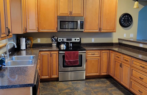 Gravois Mills House | 6-bedroom vacation home just 10 minutes from town.