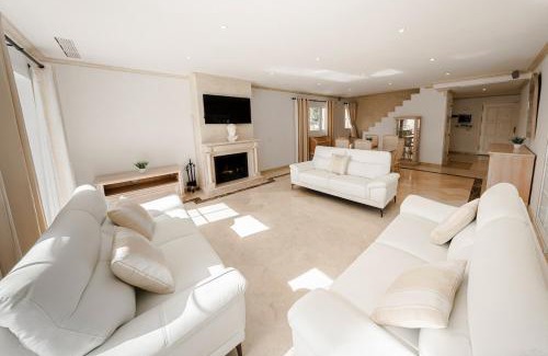 Mijas Villa | 6 bedroom villa near Calahonda