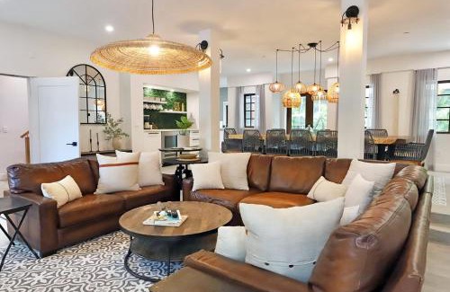 South Beach Villa | 6 Bedroom Villa with Pool & Parking in Heart of South Beach Miami