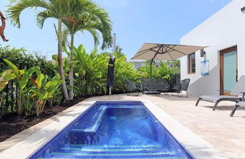 South Beach Villa | 6 Bedroom Villa with Pool & Parking in Heart of South Beach Miami